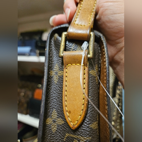 VINTAGE LOUIS VUITTON SAINT CLOUD CROSSBODY - Picture 6 of 14